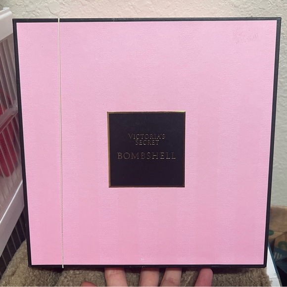 Victoria's Secret Pink and Black Bombshell Box - Picture 1 of 3